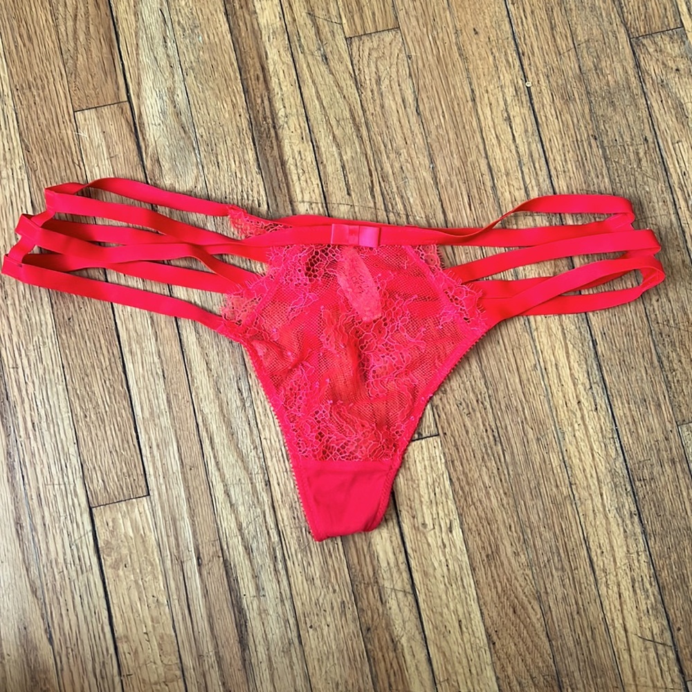 Strappy VS Thong